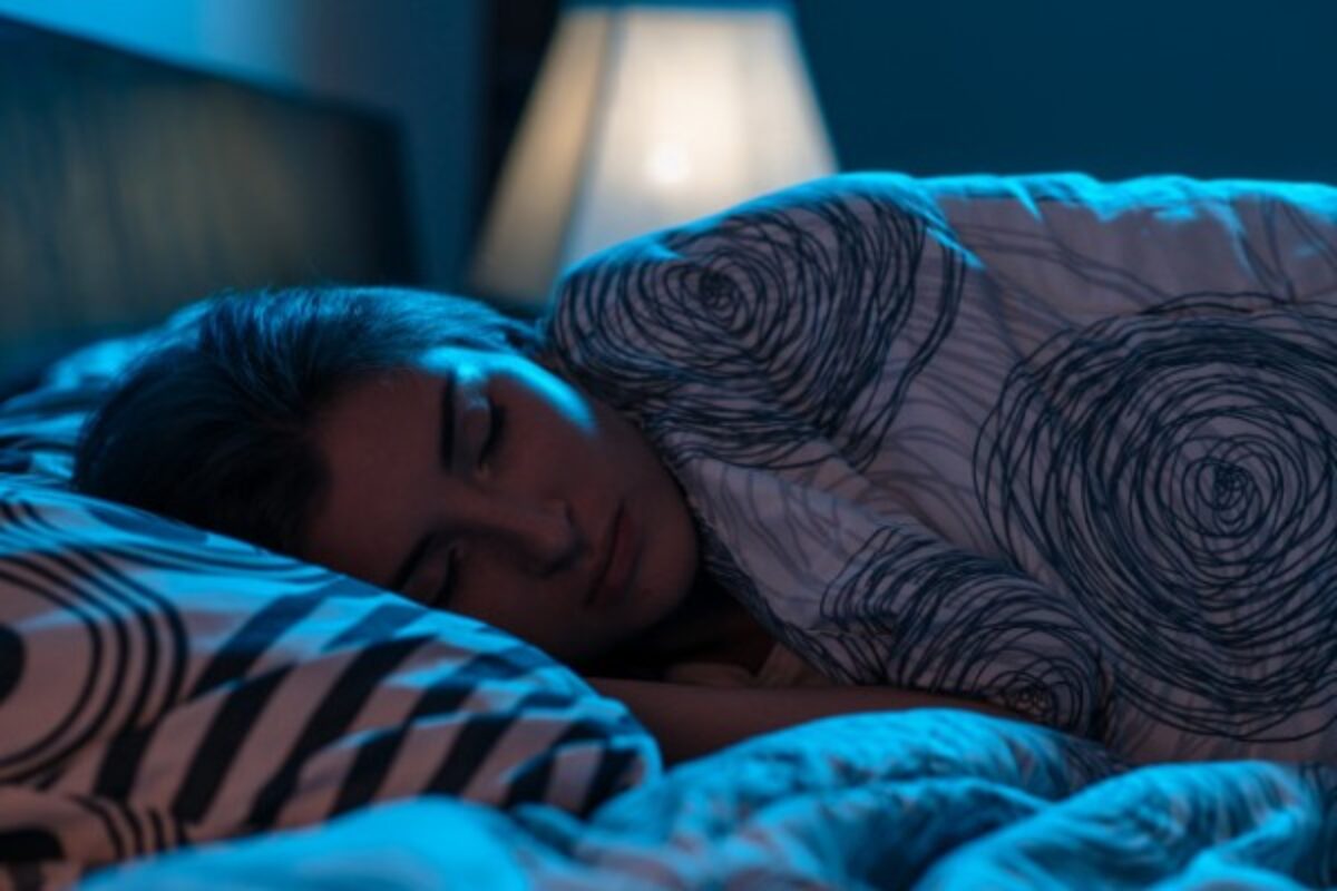 Ragam Manfaat Tidur Dengan Lampu Padam 