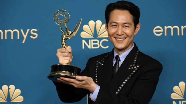 Lee Jung Jae Positif Covid-19 Usai Menangkan Penghargaan Emmy