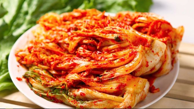 Tidak Hanya Enak, Ternyata Kimchi Juga Memiliiki Beragam Manfaat Loh ! 