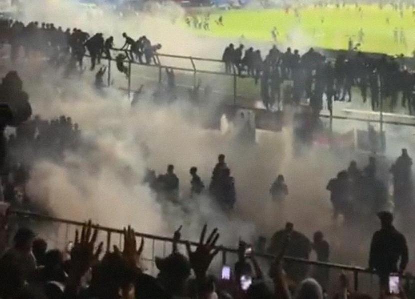 Terungkap ! Kapolri Beberkan Sosok yang Perintahkan Untuk Tembakan Gas Air Mata di Stadion Kanjuruhan 
