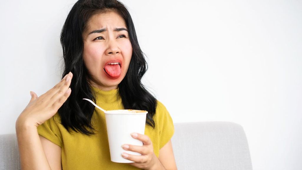 JANGAN PANIK ! Begini 8 Cara Ampuh Menghilangkan Rasa Pedas di Mulut 