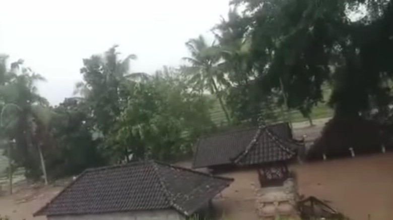 Banjir Bandang di Bali Terjang Pura Bersejarah 
