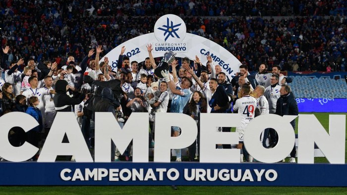 Luis Suarez Sukses Bawa Club Nacional Juara Liga Uruguay 2022