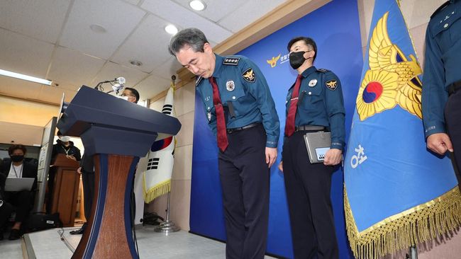 Kepala Polisi Korea Selatan Bungkukan Badan Meminta Maaf dan Akui Kelalaian nya Atas Tragedi Maut Itaewon 