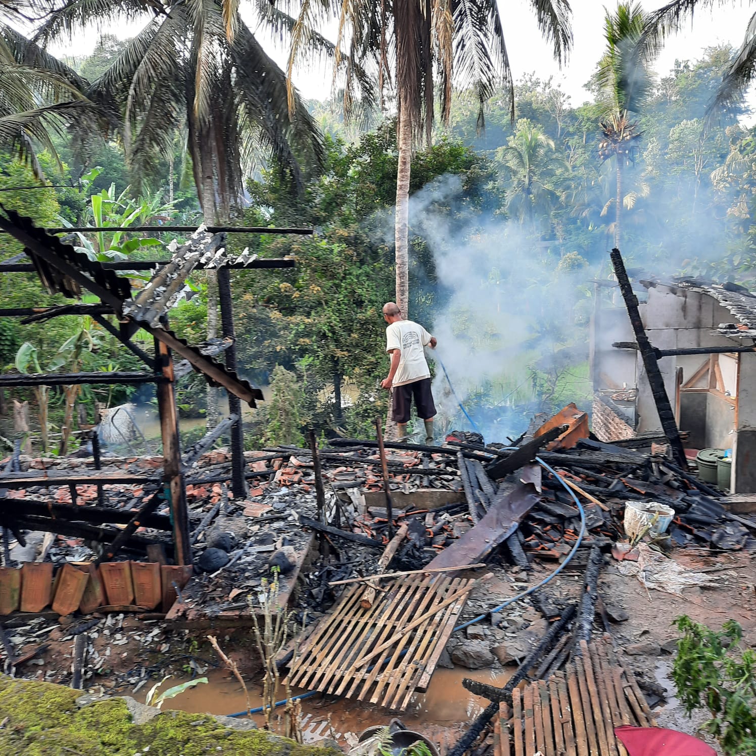 Rumah Guru Sukwan di Cisompet Garut Ludes Dilalap Jago Merah
