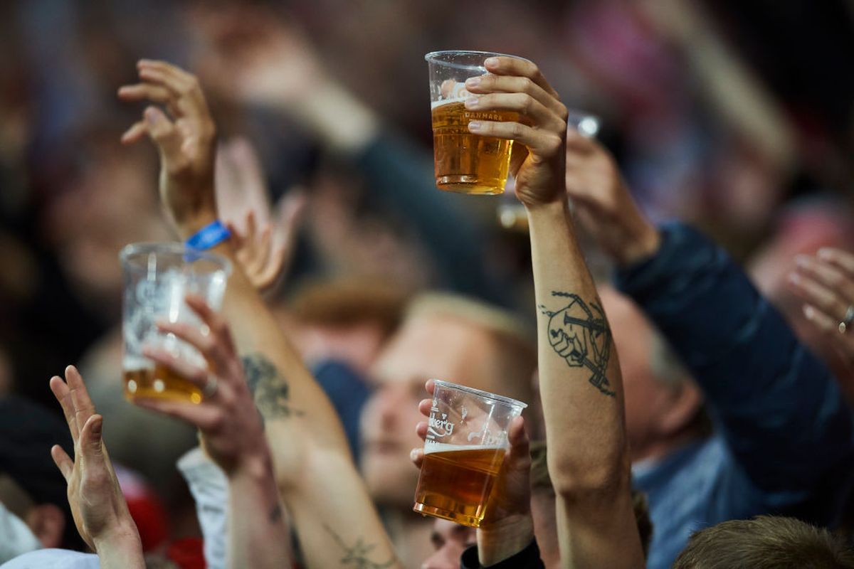 Dilarang Minum Bir Saat Nonton Piala Dunia Qatar 2022, Fans Eropa Kecewa ! 