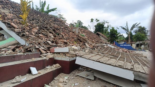 BNPB Himbau Warga Cianjur dan Sukabumi Untuk Waspadai Gempa Susulan dan Sebaiknya Jangan Memasuki Bangunan yang Terdampak 