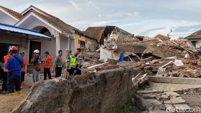 UPDATE Terkini Gempa Cianjur: 362 Orang Luka Ringan, 2.345 Rumah Rusak Berat dan 162 Orang Meninggal Dunia 
