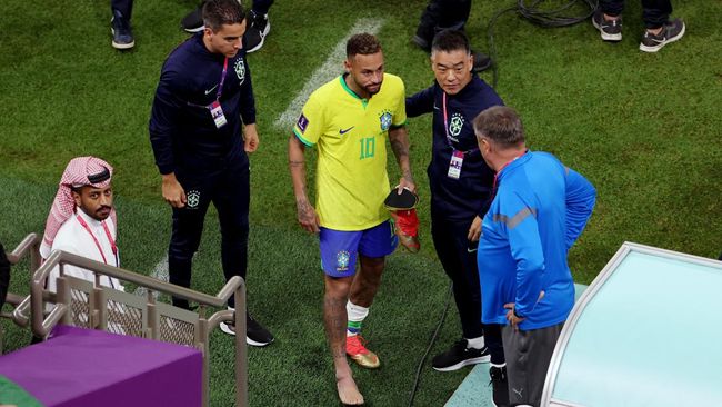 SEDIH ! Neymar Menangis Usai Ditarik Keluar Karena Cedera Engkel Hingga Bengkak 