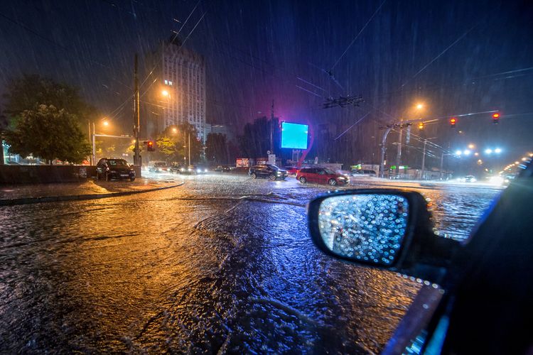 BMKG Prediksi Cuaca di Tahun Baru 2023 Hujan Lebat, Jadi Wajib Waspada ya ! 