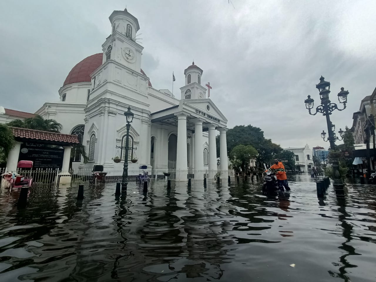 Banjir Kepung Kota Semarang, BPBD Imbau Masyarakat Untuk Tidak Meninggalkan Rumah 