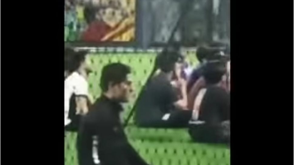 Rizky Billar Solat Di Lapang Futsal Tuai Pro Kontra Netizen, ''Emang gak ada mushola kah?''