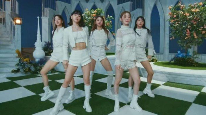 ''FEARLESS'' dari LE SSERAFIM Jadi Debut Single Jepang Terlaris Girl Group K-Pop!