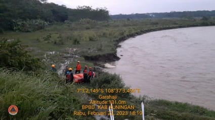 Abah Sarka Hilang Diduga Hanyut Di Sungai Cisangarung