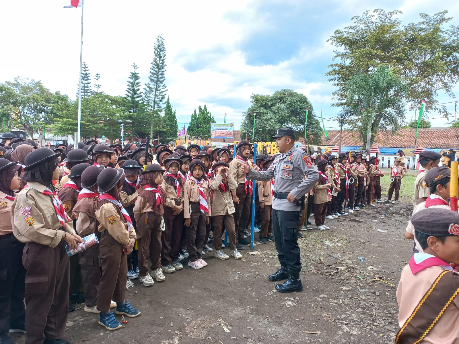 Polsek Malangbong Polres Garut Bina Para Pelajar Sekolah Dasar