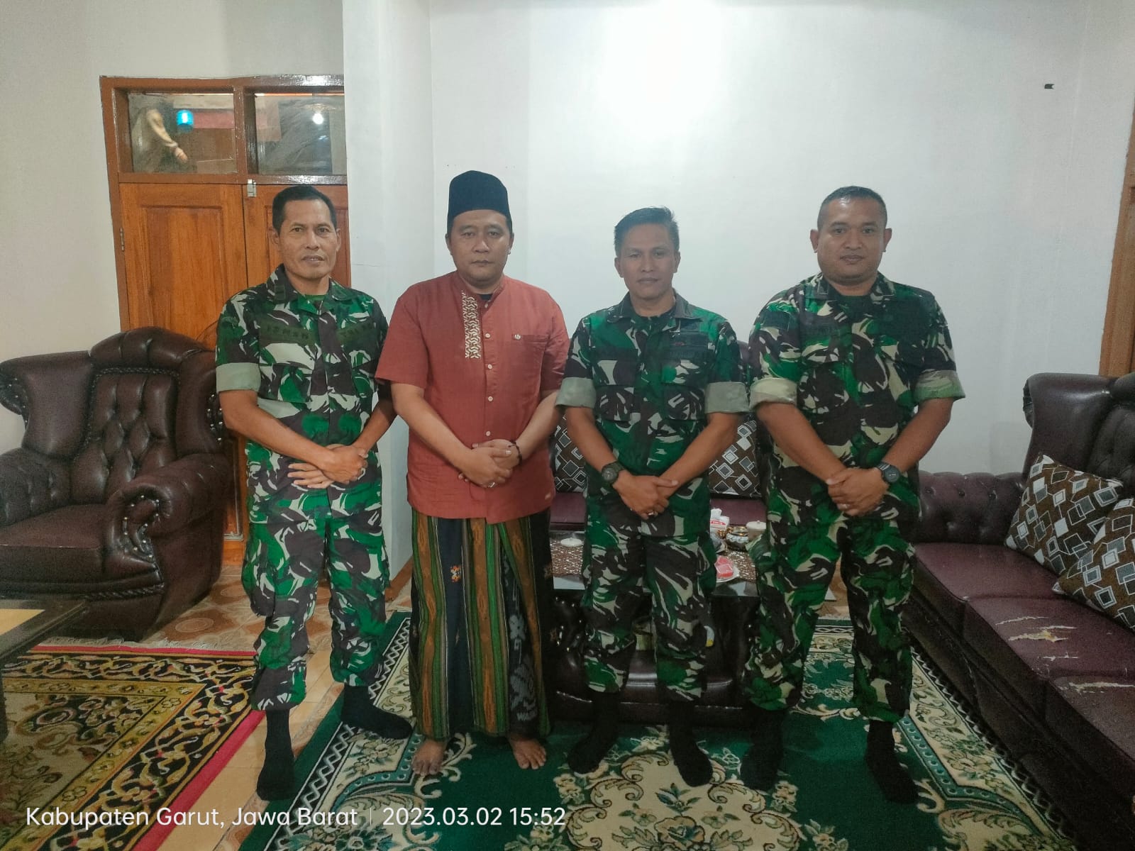 Pasi Bakti TNI Korem 062/Tn Melaksanakan  Binter  Komsos di Ponpes Alqonaah Cikajang Garut