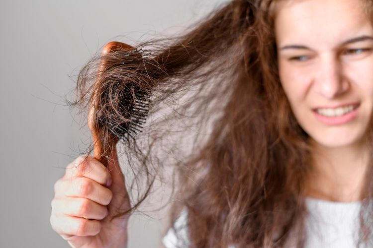 Berikut Beberapa Tips Simpel Atasi Rambut Mengembang