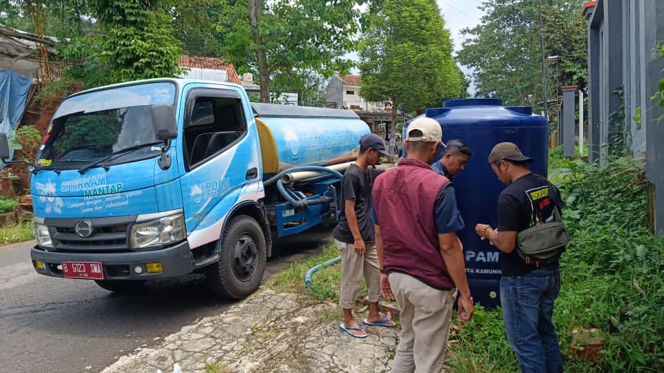 PAM Tirta Kamuning Penuhi Kewajiban Drop 50 ribu liter air bersih Per Hari