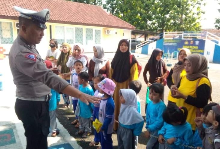 Polres Garut Terima Kunjungan Anak TK Insan Sindangpalay dan TK Al Kudus