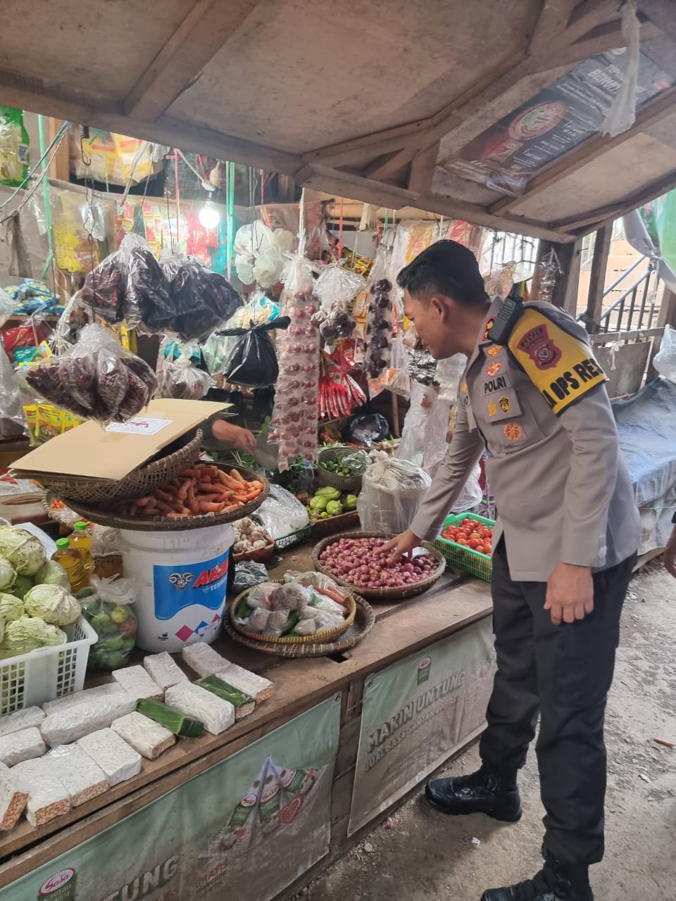 Kapolres Garut Tinjau Bahan Pokok Penting di Pasar Malangbong