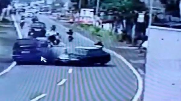 VIDEO Kecelakaan Angkot vs Sedan yang Adu Banteng di jalan Raya Sukabumi-Bogor 