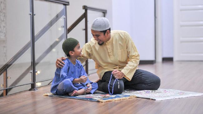 Berikut Beberapa Tips Mengajak Anak Salat Tarawih di Masjid
