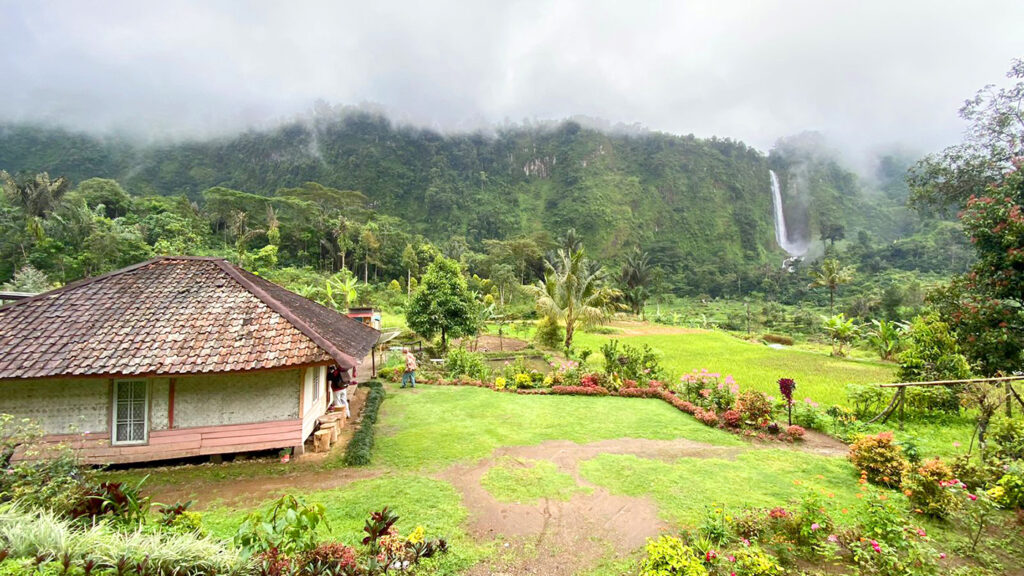 FAKTA-FAKTA Tentang Rumah Dengan Pemandangan Surga di Cianjur, Harga Asli Hingga Biaya Untuk Camping !