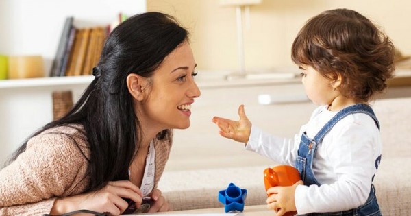 Moms Wajib Tahu ! Begini Cara-cara Mengatasi Anak yang Terlambat Berbicara, Sering Ajak Ngobrol dan Membacakan Cerita Bisa Menjadi Solusi 