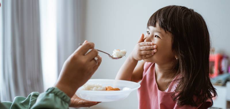 5 Tips Mengatasi Anak yang Sulit Makan, Mamah Mesti Tahu Nih ! 