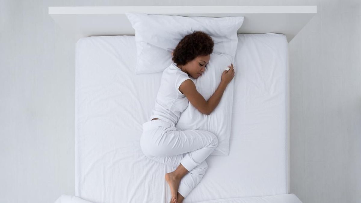 Berikut Beberapa Posisi Tidur yang Membantu Meredakan Nyeri saat Haid