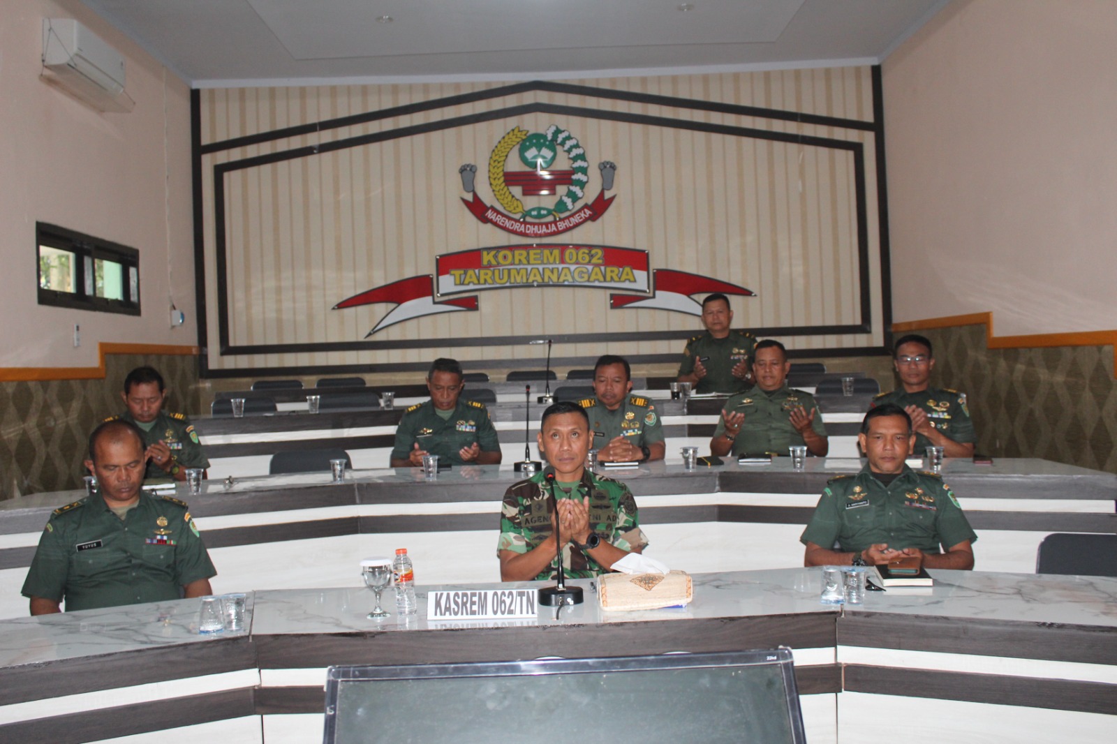 Kasrem 062/Tn Ikuti Seminar Nasional Mempertahankan NKRI Tinjauan Strategi Pertahanan Nusantara Secara Vicon