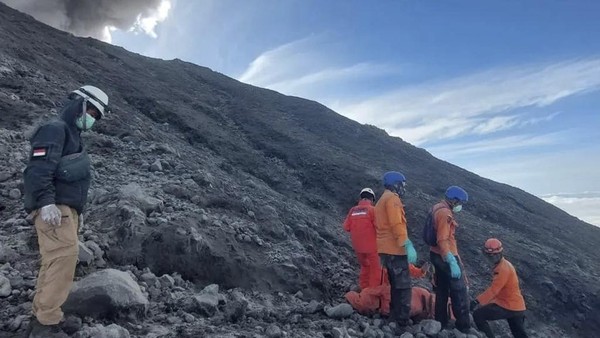 FAKTA-FAKTA Pendaki Tewas di Erupsi Gunung Marapi : 23 Korban Tewas, 1 Pendaki Masih Hilang dan Izin Pendakian Dicek Polisi 