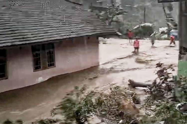 Pasca Hujan,Sejumlah Daerah DI Bandung Kebanjiran