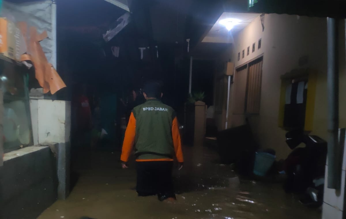 Intensitas Hujan Tinggi, Sungai Cikapundung Meluap, Sebanyak 600 Rumah Warga Braga Kota Bandung Kebanjiran