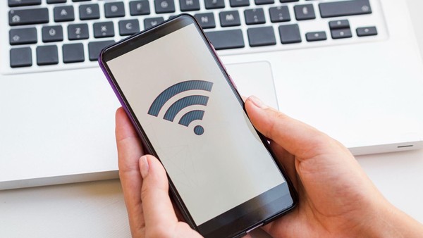 Berikut Tips Memperkuat Sinyal WiFi di HP