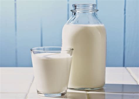 Susu Almond Vs Susu Kedelai: Mana Yang Lebih Sehat?