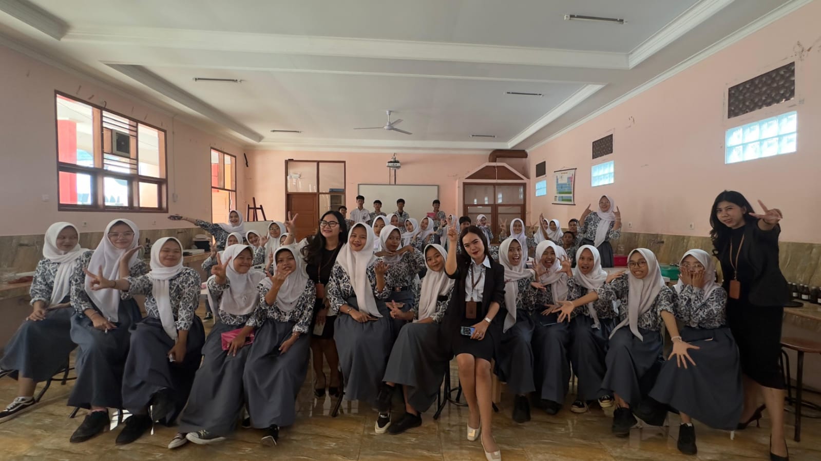 Favehotel Cimanuk Garut Gelar Fave Goes To School Untuk Siswa dan Mahasiswa di Garut