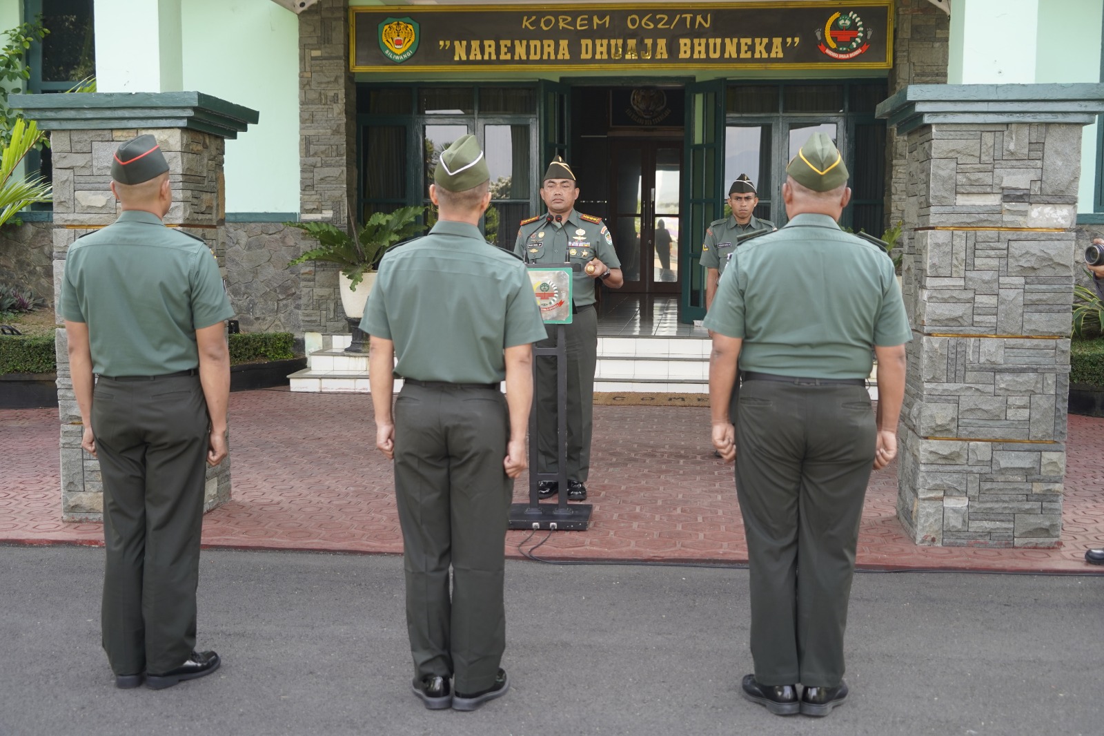 Pimpin Acara Laporan Korps Kenaikan Pangkat, Danrem 062/Tn : ''Jadikan Pangkat Baru Sebagai Pendorong Semangat Dan Tanggungjawab Dalam Mengemban Tugas''