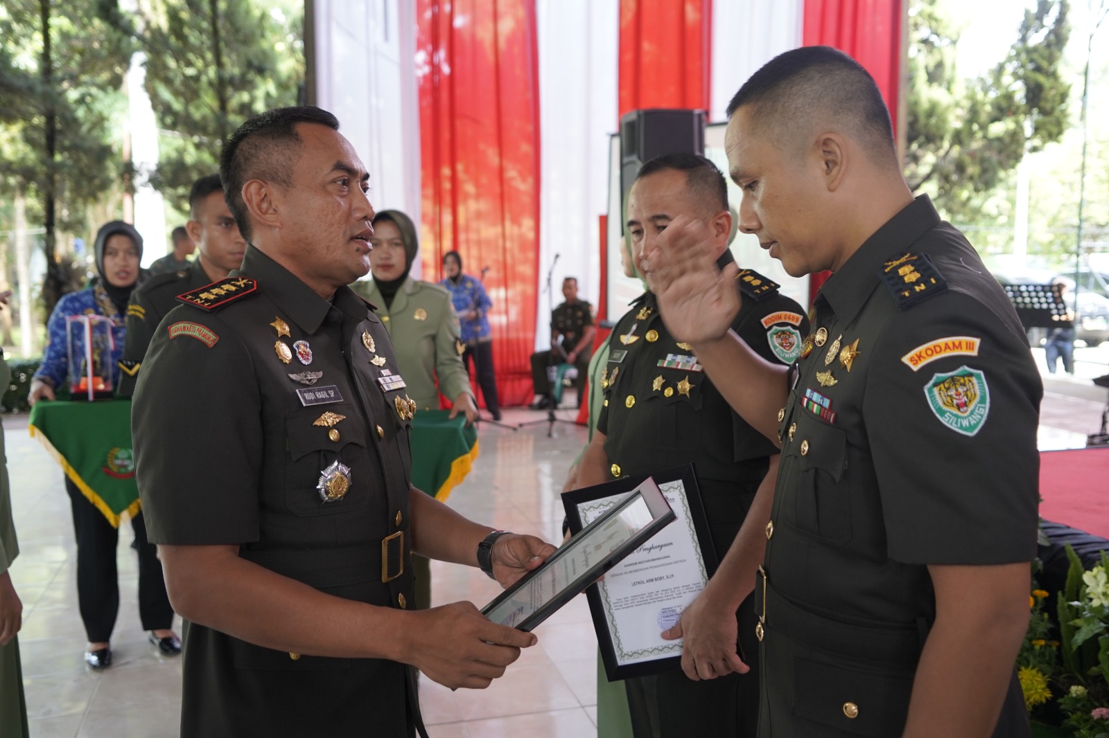 Pimpin Sertijab Dandim dan Wisuda Purnawira, Danrem 062/Tn : ''Kembangkan Segala Kemampuan Yang Dimiliki Guna Kemajuan TNI AD''