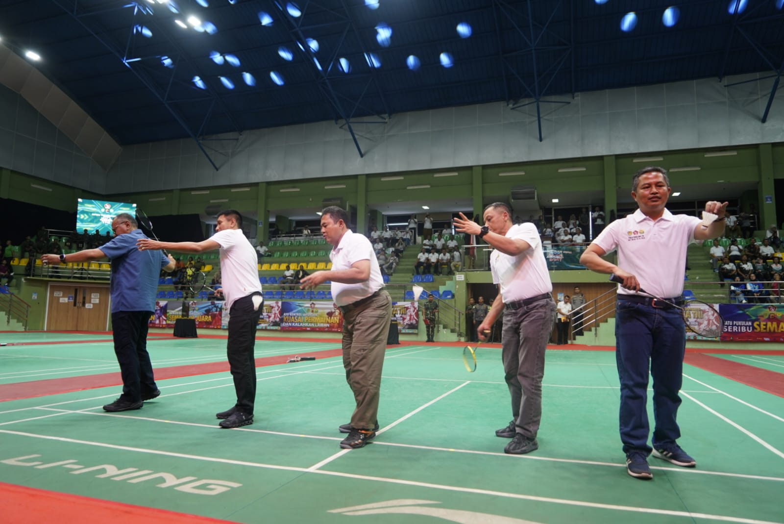 Danrem 062/Tn Selaku Ketua Panitia Open Turnamen Bulu Tangkis Piala Panglima TNI Tingkat Nasional Dalam Rangka HUT ke-79 TNI Tahun 2024