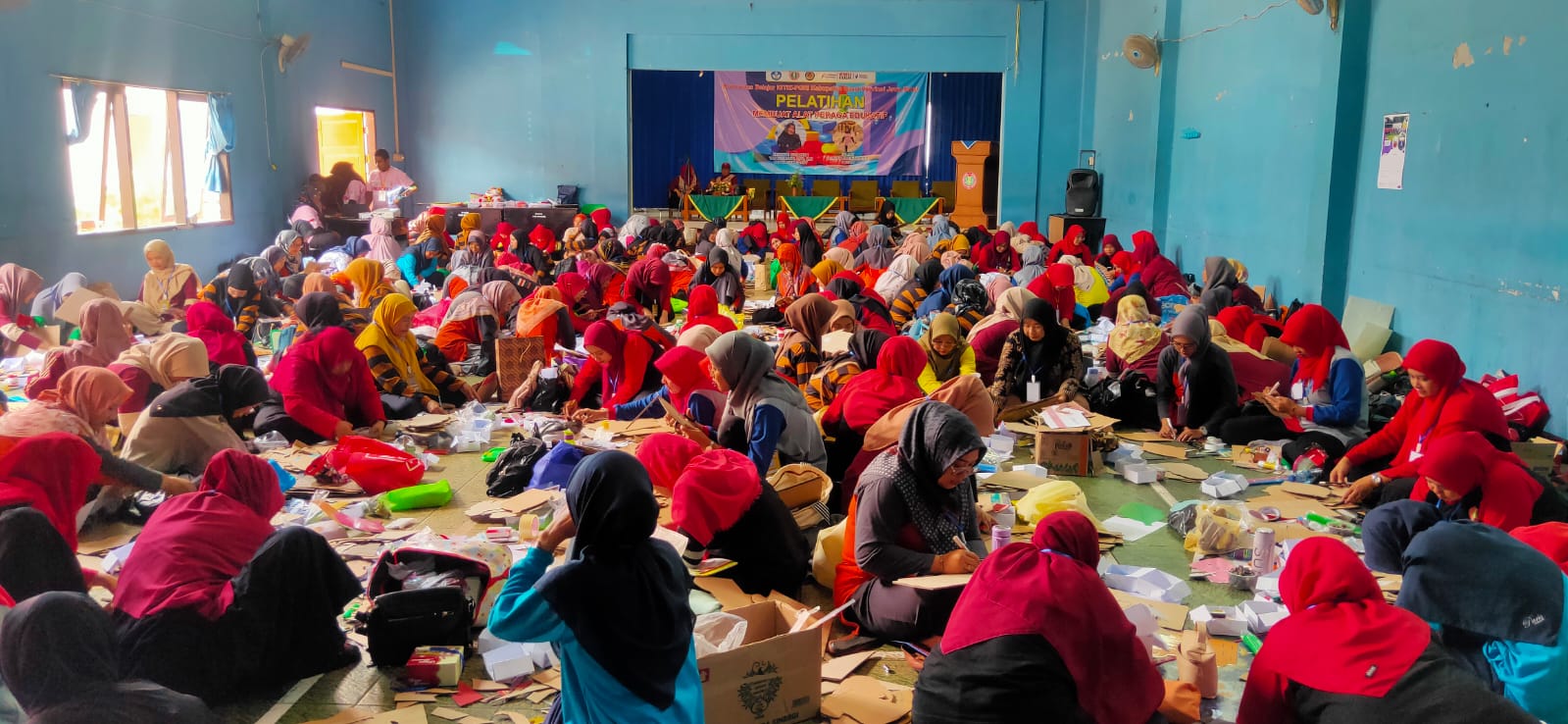 Pelatihan Membuat Alat Peraga Edukatif Batch 1 IGTKI Kabupaten Garut