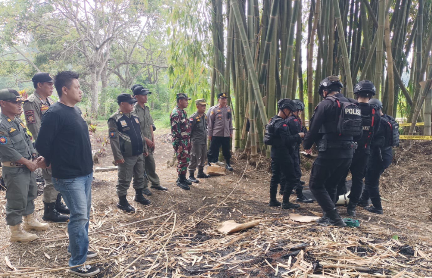 Polsek Samarang Bersama Gegana Sat Brimob Polda Jabar Lakukan Evakuasi dan Pemusnahan Mortir