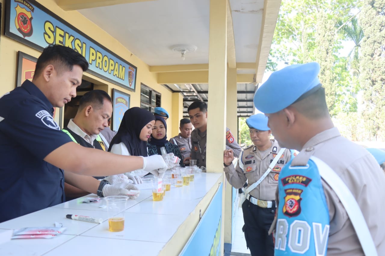 Propam Polres Garut Lakukan Tes Urin Dadakan