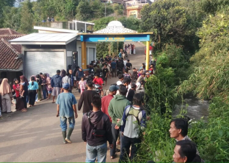 warga jatuh ke sungai