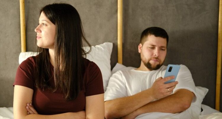 Tanda kekasihmu Sedang Membohongimu