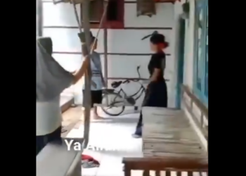 Viral Video Anak Perempuan Acungkan Pisau ke Ibunya Karena Tak Dibelikan Skincare