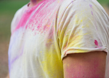 Gausah Galau! Ini Cara Ampuh Menghilangkan Noda Kuning Pada Baju Putih