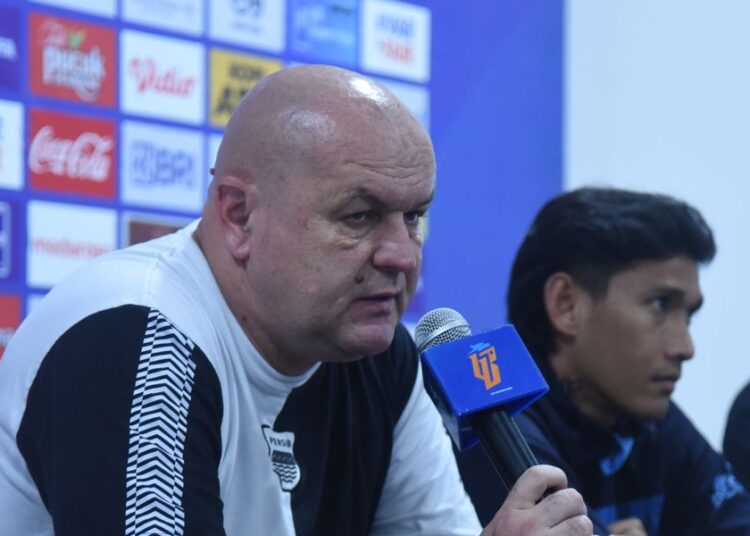 Bojan Hodak Keluhkan Hal Ini Saat Persib Bertandang ke Semen Padang, Bisa Jadi Biang Kekalahan Seperti Lawan Persebaya ?