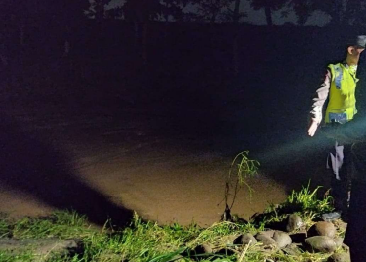 Dua Pemancing Asal Magetan Hanyut Terbawa Arus Sungai