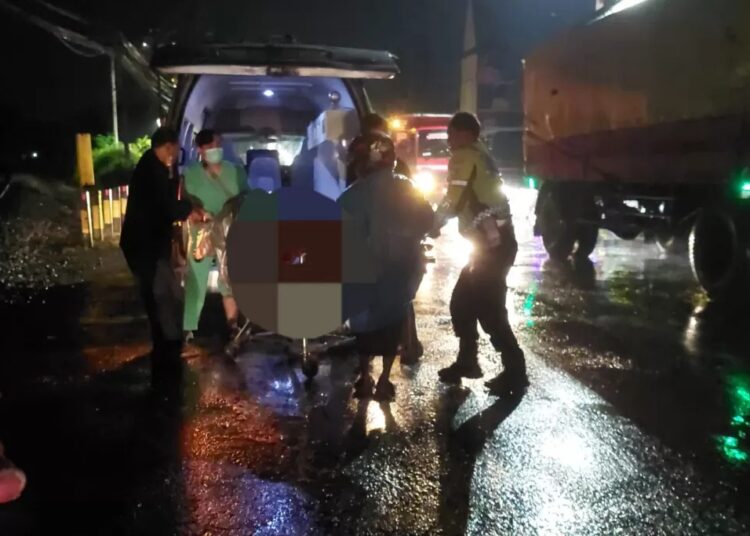 Ibu Tewas Tertabrak Truk Usai Motor yang Dikendarai Tergelincir di Rel KA Bangil (Istimewa)